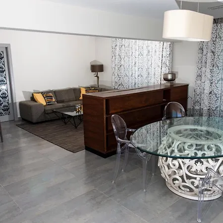 Apartment 17th Floor Designer *