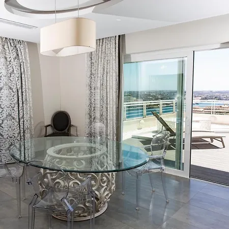 17th Floor Designer