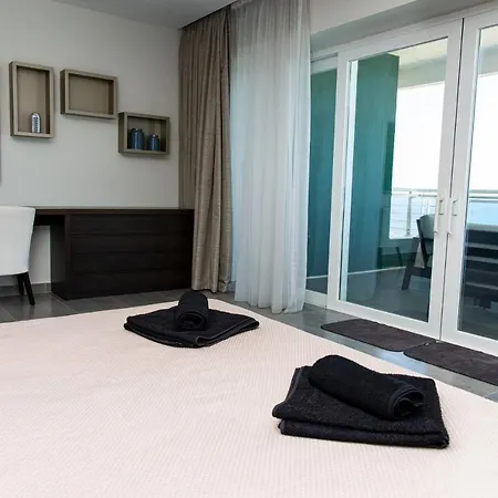 17th Floor Designer Apartment *